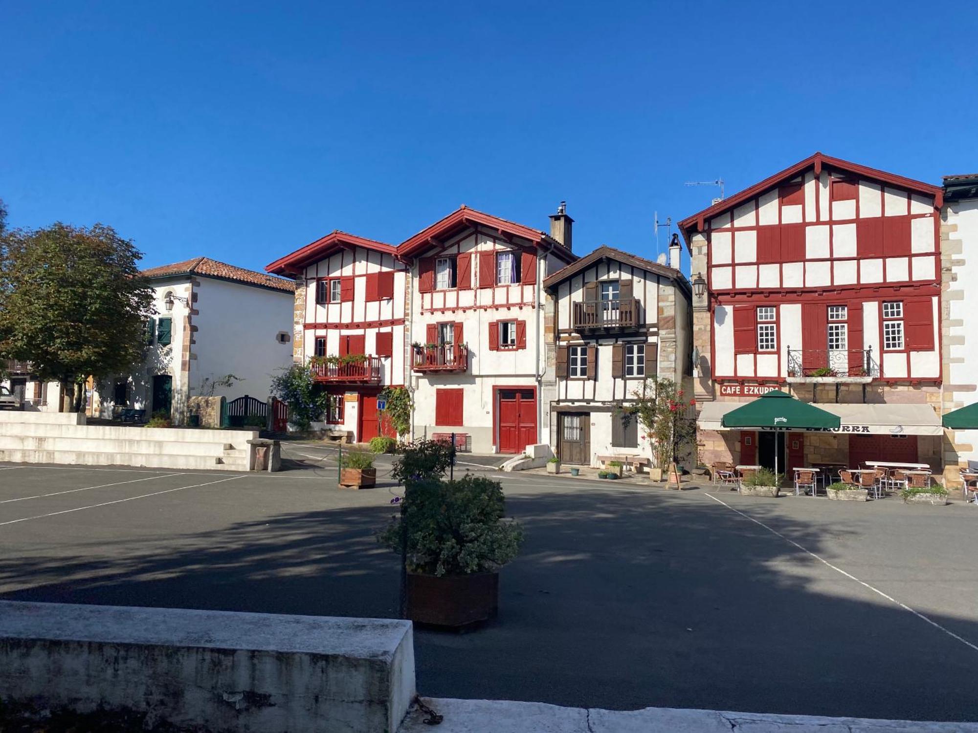 Hotel Ama Lur Hasparren Exterior foto